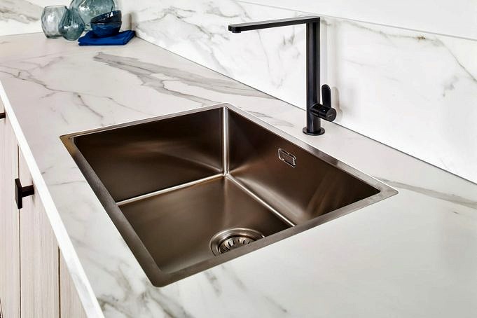 VAPSINT Single Handle Hot & Cold Mixer Kitchen Sink Kraan Review